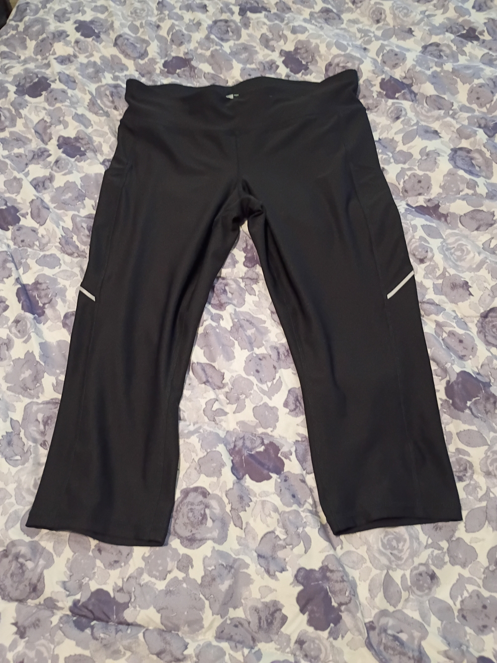 Xersion Black Capri Leggings with Reflective Trim